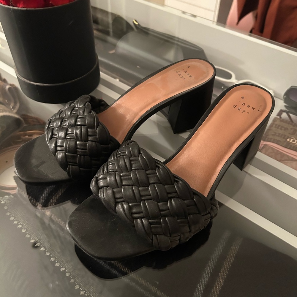 Wide Women's Black Woven Slide Sandals